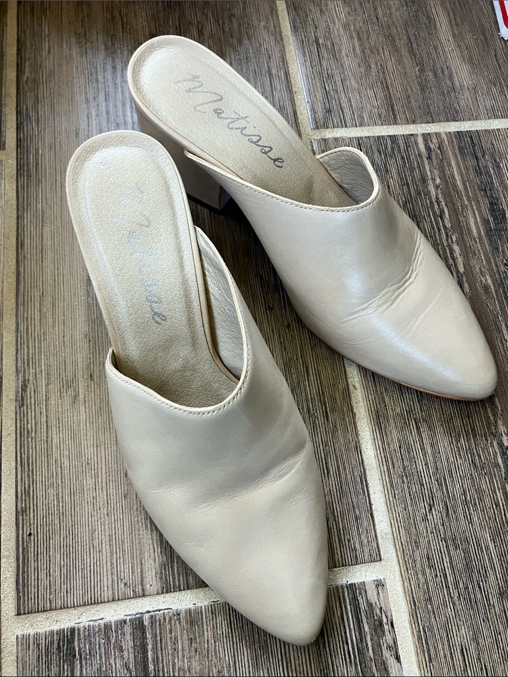 MATISSE CANDY POINT TOE MULE IN CREAM LEATHER BRAZIL 6.5